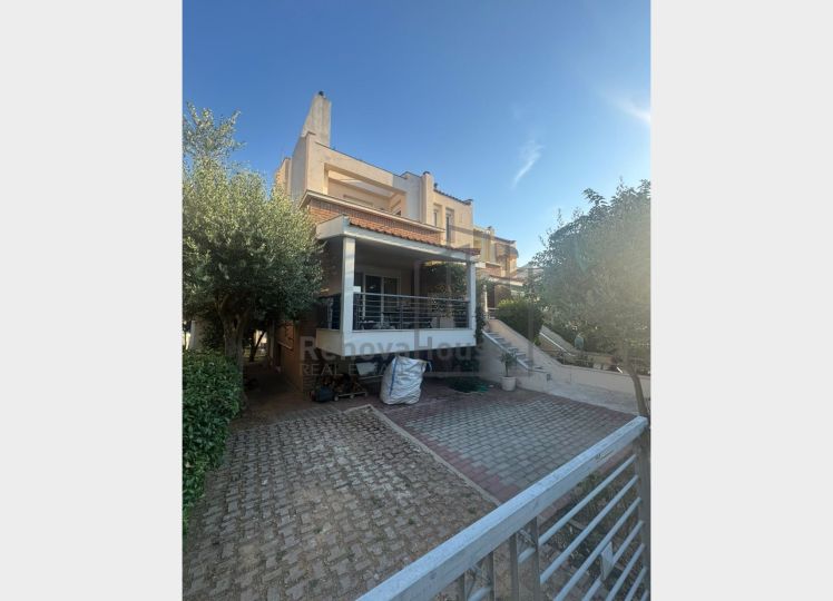 Γωνιακή μεζονέτα 3 επιπέδων 157 τ.μ. με αυλή στο Τριάδι Θέρμης