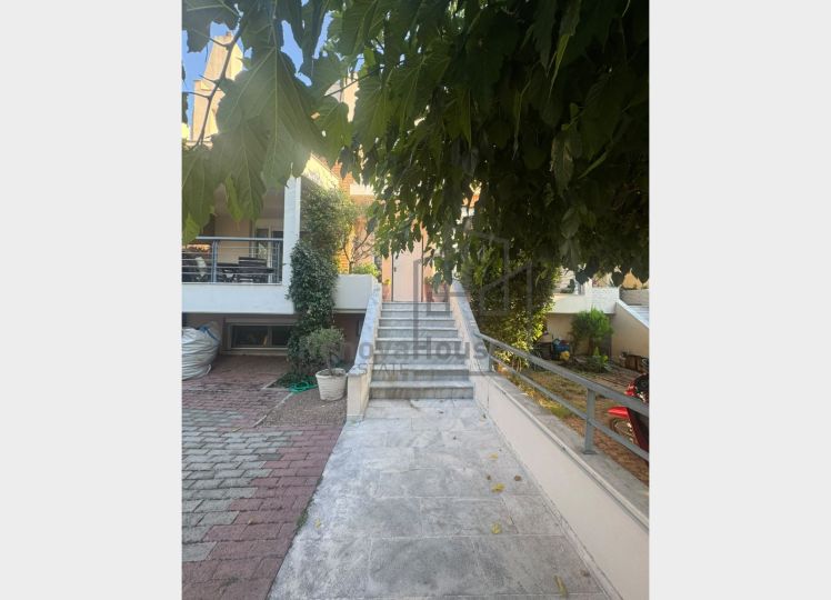 Γωνιακή μεζονέτα 3 επιπέδων 157 τ.μ. με αυλή στο Τριάδι Θέρμης