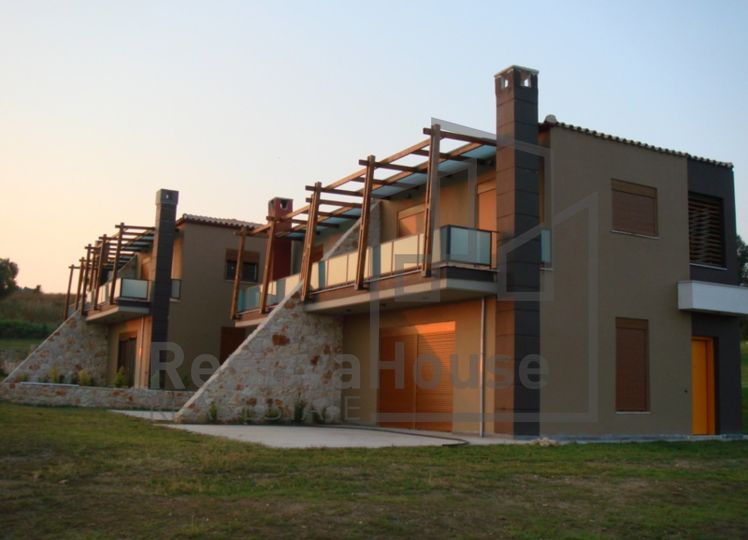 Ημιτελές Συγκρότημα Κατοικιών προς Πώληση – Καλλιθέα | 700 μ. από τη Θάλασσα | €1.200.000