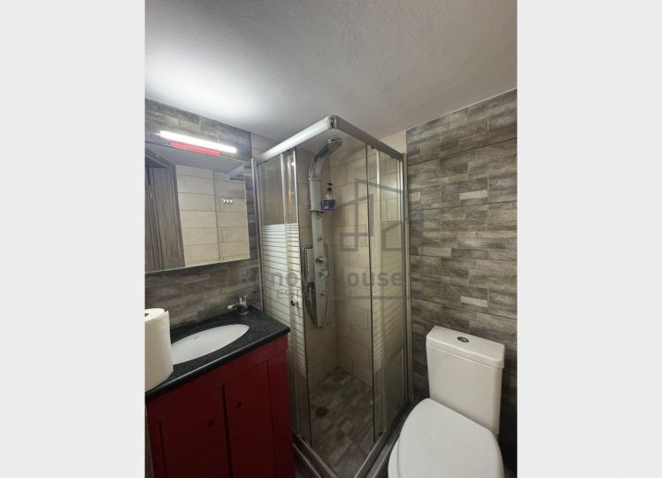 Ανακαινισμένο διαμέρισμα 300μ από τη θάλασσα – Επιπλωμένο, έτοιμο προς κατοίκηση