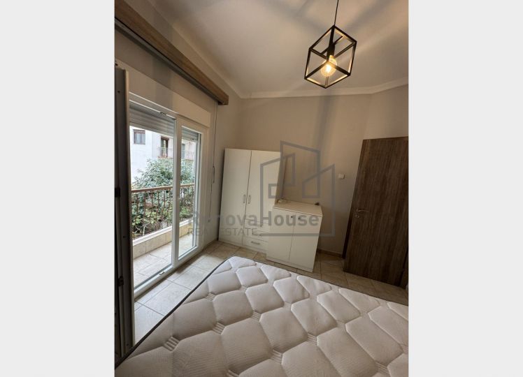 Ανακαινισμένο διαμέρισμα 300μ από τη θάλασσα – Επιπλωμένο, έτοιμο προς κατοίκηση