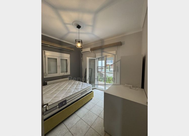 Ανακαινισμένο διαμέρισμα 300μ από τη θάλασσα – Επιπλωμένο, έτοιμο προς κατοίκηση