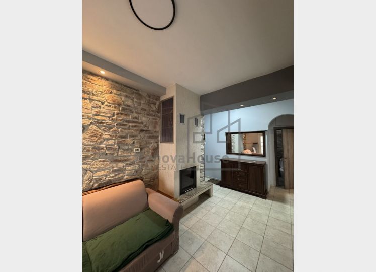 Ανακαινισμένο διαμέρισμα 300μ από τη θάλασσα – Επιπλωμένο, έτοιμο προς κατοίκηση