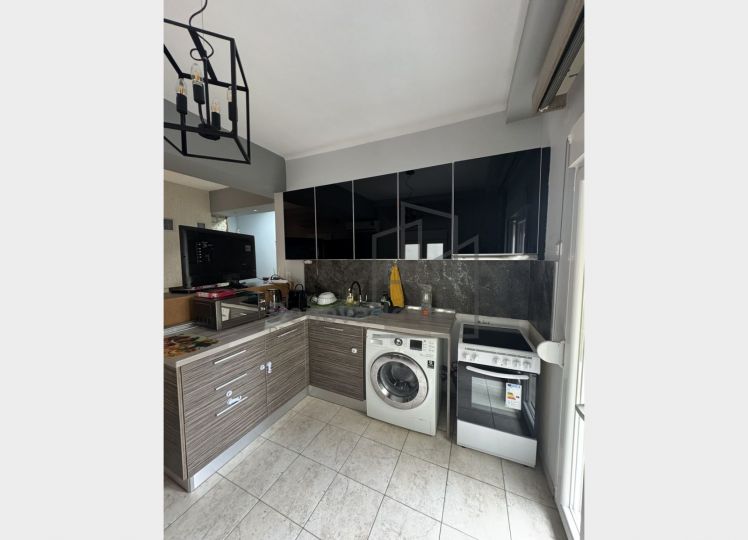 Ανακαινισμένο διαμέρισμα 300μ από τη θάλασσα – Επιπλωμένο, έτοιμο προς κατοίκηση