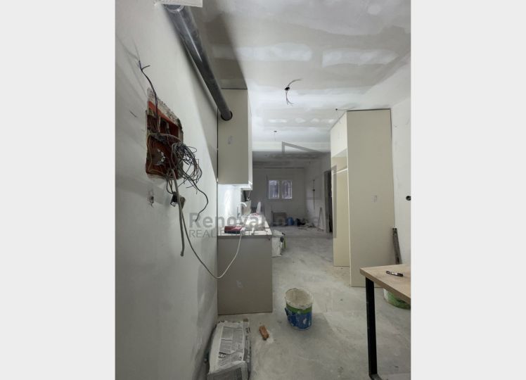  Ημιυπόγεια Γκαρσονιέρα 35τ.μ. – Πλήρως Ανακαινισμένη | Ιδανική για Επένδυση