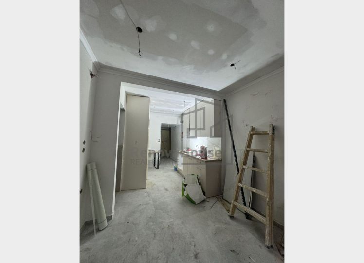  Ημιυπόγεια Γκαρσονιέρα 35τ.μ. – Πλήρως Ανακαινισμένη | Ιδανική για Επένδυση