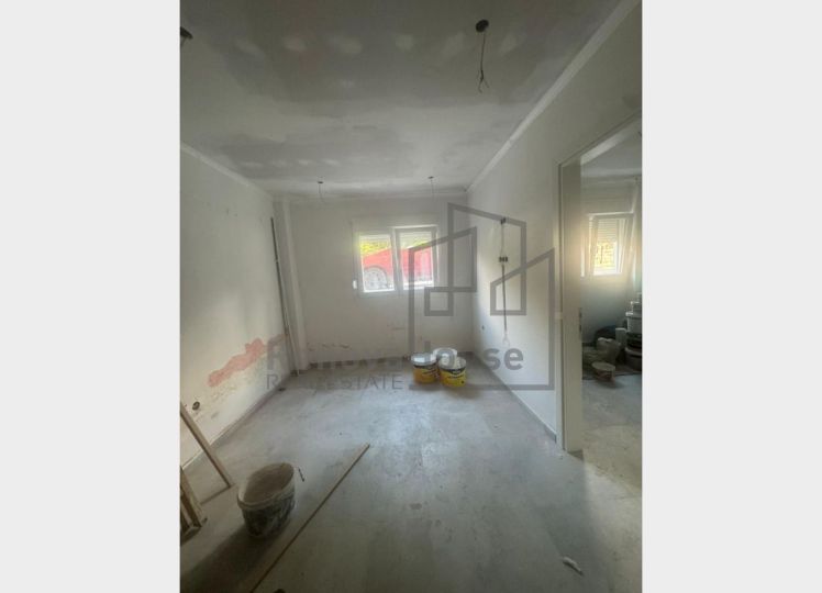  Ημιυπόγεια Γκαρσονιέρα 35τ.μ. – Πλήρως Ανακαινισμένη | Ιδανική για Επένδυση